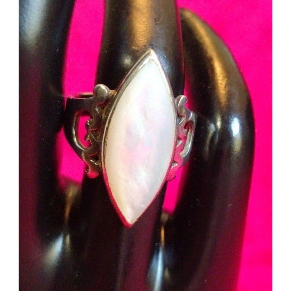 Vintage Mother of Pearl Sterling Silver Ring Size 7.5